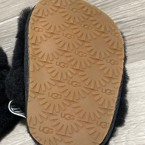 UGG Fluff Yeah Baby Shoes Like New - Picture 4 of 4